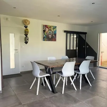Maison 3 Avec Piscine Proche La Rochelle 别墅 *